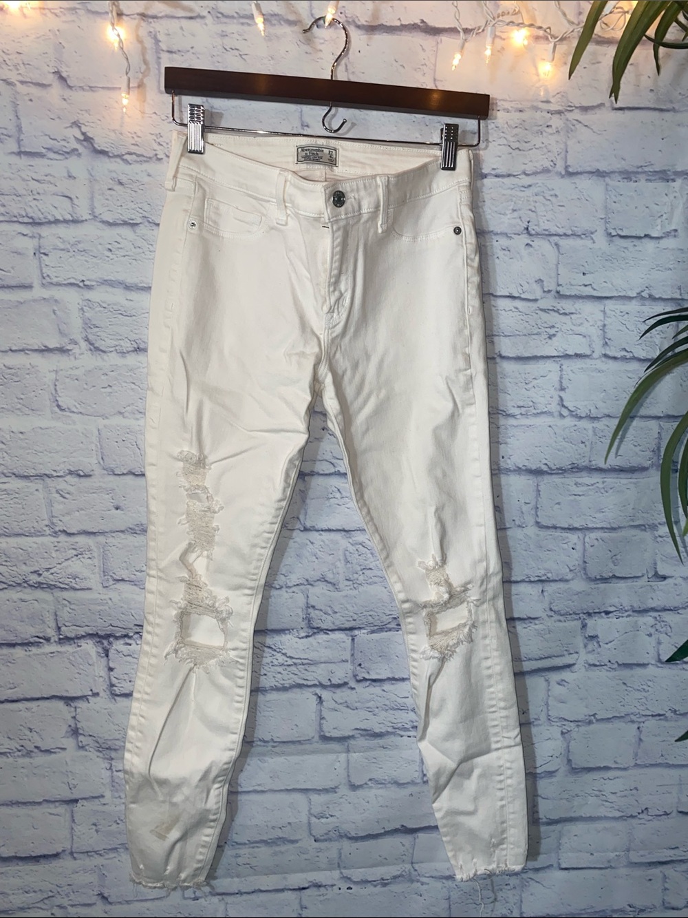 Abercrombie & Fitch White Distressed Skinny Jeans